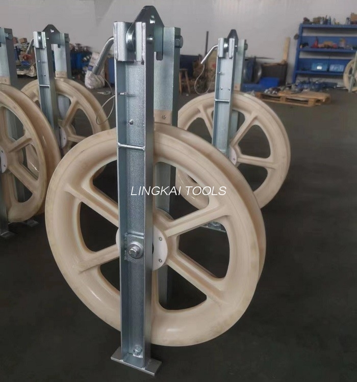 508 X 75 मिमी तीन शेव ट्रान्समिशन लाइन MC नायलॉन कंडक्टर स्ट्रिंगिंग पायलट ब्लॉक